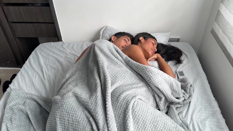 Erickandzoe: Tôi chia sẻ phòng khách sạn với Latina Hermastra của...