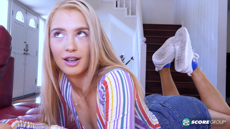 18eighteen: Rovnátka Teen Anastasia Knight zvládá masivní péro