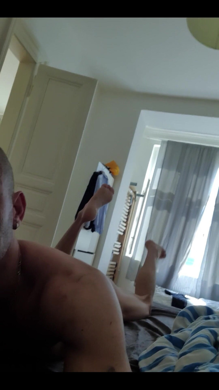 Boy jerking off: Hezký den