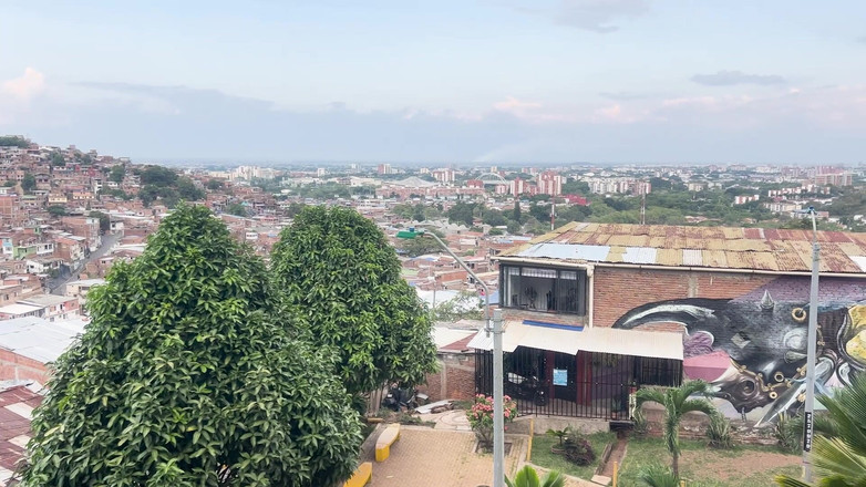 Naty Delgado: 我们在我的城市乘坐缆车时，我在户外和我继兄弟最好的朋友操和吮吸鸡巴！Naty Delgado和Brian Evans