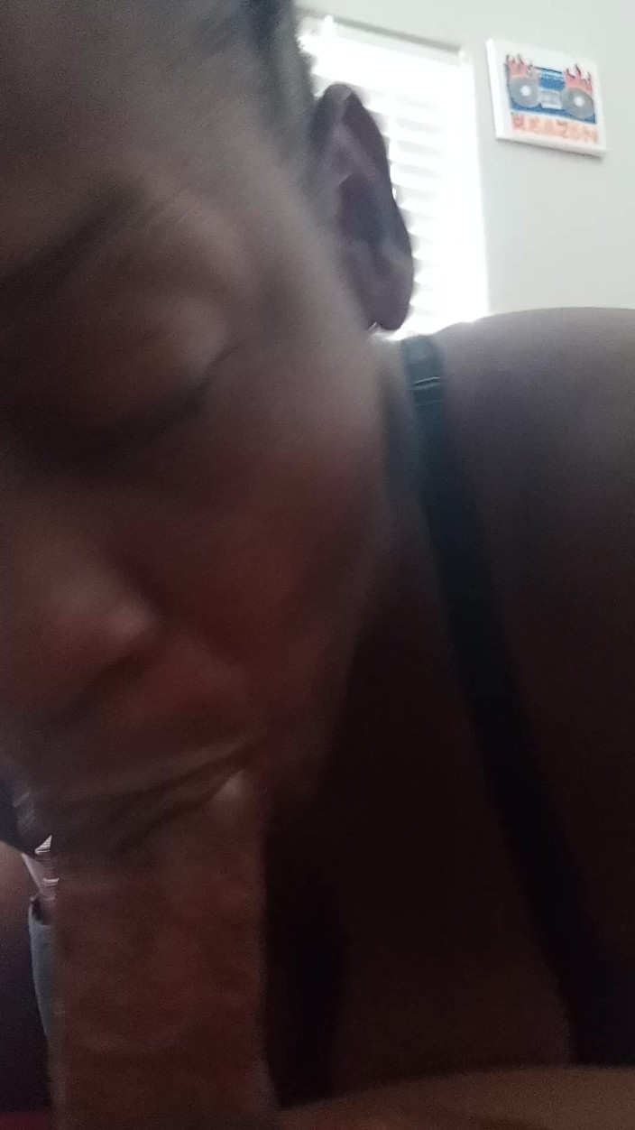 Lola Tha Pink Bunny: Bibir vakum menghisap Gula-gula tepat