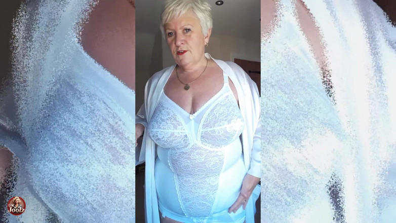 Uk Joolz: Chtěl bys, abych ti odpověděla na dveře takhle oblečená?