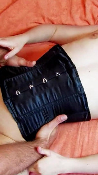 Stiefbruder und freund ficken teen Lizzy zu dritt in den arsch