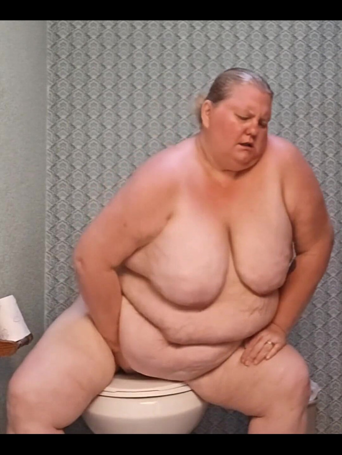 Misssunshinevip: Соло в туалете