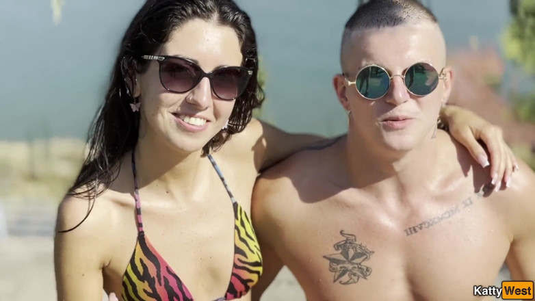 Katty West: Invitada a un par de swingers a un trío bisexual...