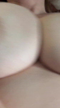 Scuoti le mie grandi tette dondole il mega seno