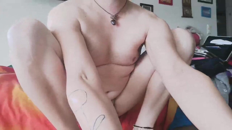 HornyLarry: Di Sofa, Langsir Terbuka - Melancap berisiko