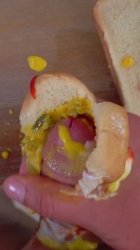 Vedere la persoana 1 cu hot dog personalizat 4k