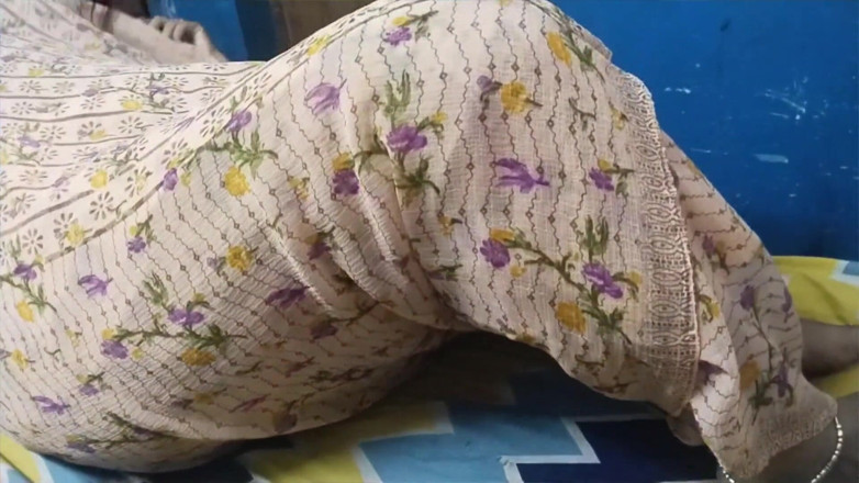 Divya X: Vesnická tetička tvrdě šuká v Sárí