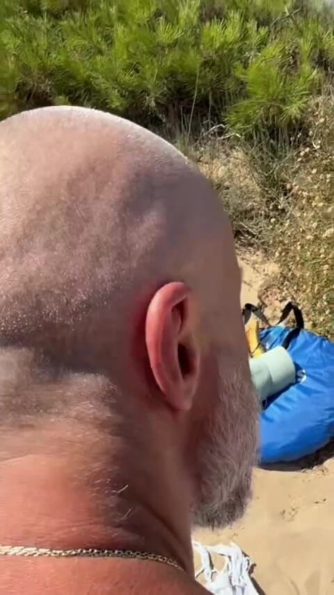 Daddybearvlc: Hot daddies public beach fuck - zatrzymali ruch!