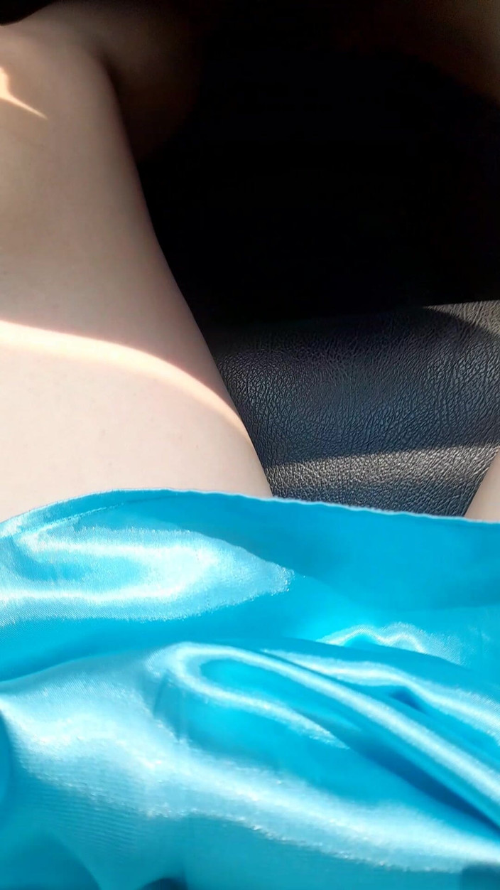 Naomisinka: Сперма в блакитній сукні з шифоном з атласною підкладкою