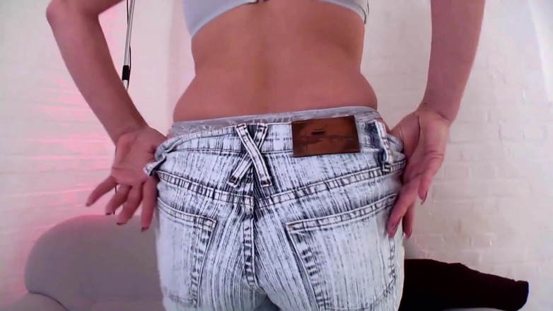 Chubby and horny and more: La matura con i piercing ama darsi piacere con i...