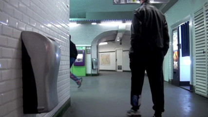 Gaybareback: Chupada no metrô em Paris
