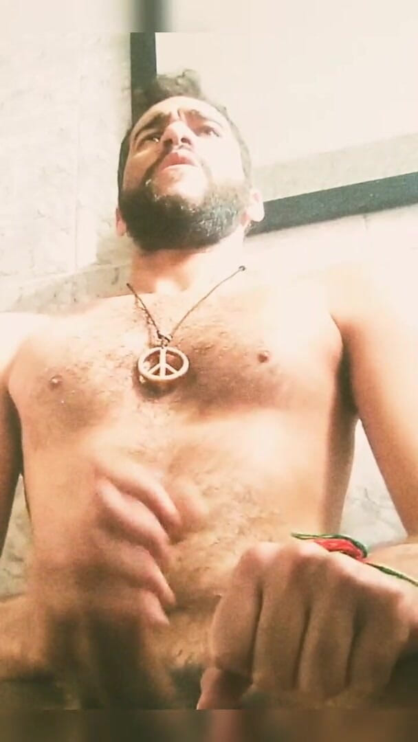 Casth Xavier: Muž masturbuje chlupatou
