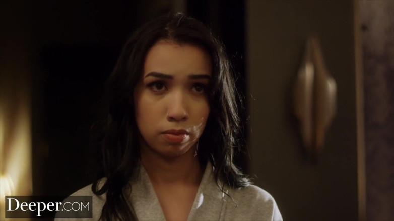 Deeper: Profond. Jackie innocente fera tout pour impressionner Eliza