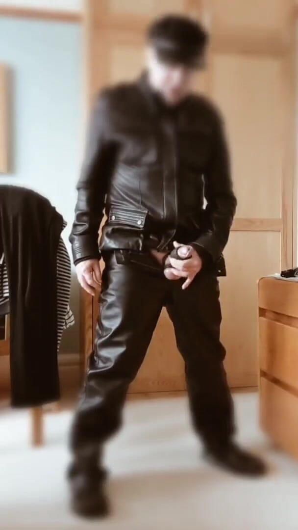 Bellhead: Leather jerk