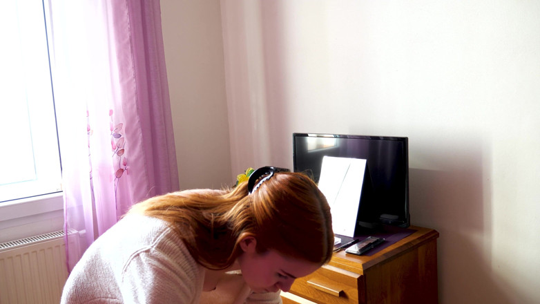 Peaches and Bananas: Beautiful naked girl applying makeup