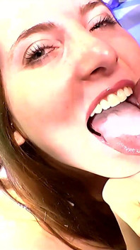 Tatuerade latina nästar röv &fitta med monster dildos till spruta explosion!