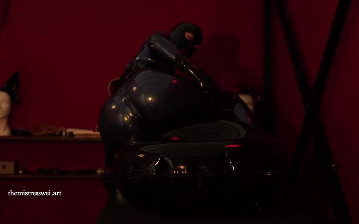 The mistress Wei: [session 2 | Del 2] Ta itu med din latexberoende