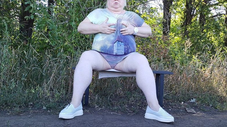 Zona901: Um amigo no parque se despi e se masturba em...