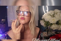 Maggie Moon: Fumar enquanto dá punheta e contagem regressiva
