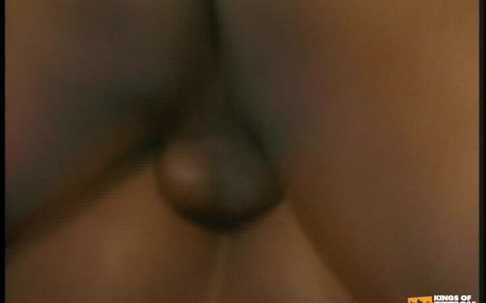 Big Tits for You: Черный мужик шпиляет жесткие мокрые киски двух чернокожих крошек по многим причинам