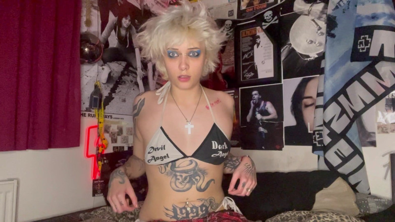 Glitterqueen1999: Kan jag gosa med dig styvbror