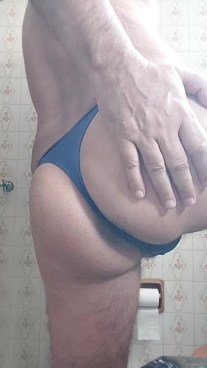 Ladysilvas: Ladysilva batendo punheta exibindo seu rabo gostoso