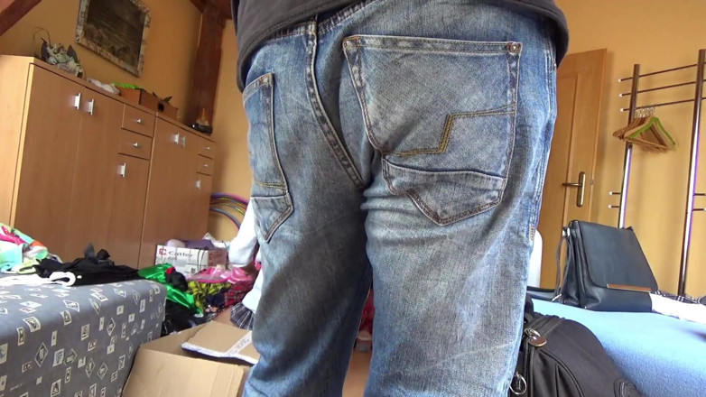 Leon Lambert Girls Twerk Parties CFNM: 3 girls 1 boy long handjob with ass shaking - part a