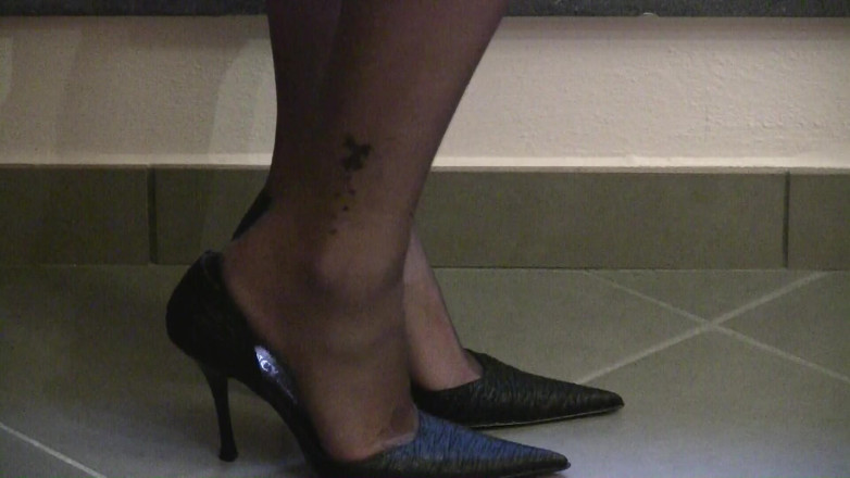 Nyllady: Předvádění nové černé dekoltu