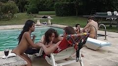 Deutsche Camgirls: Tři ohromující německé holky sdílející tři tvrdé ptáky na dvorku 3