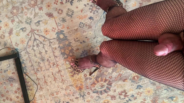 cd_aysemmm: Un inconnu m’a sucé la bite dans un bar gay