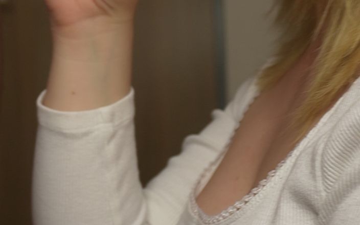 Kessieyoy: 彼にフェラチオをして、彼は私のおっぱいに射精しました