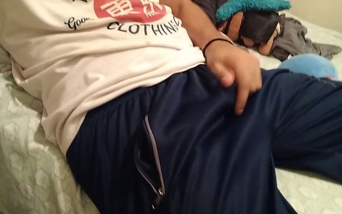 AlexAlejandro13: En la cama cachonda