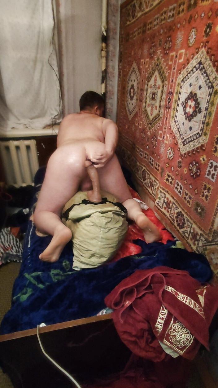 Sergo18333: Homosexual călărit pe vibrator