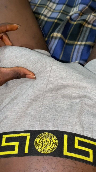 Slimniqqa: Fui pego acariciando meu grande pau preto