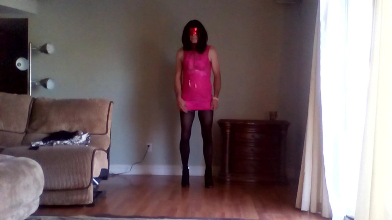 Kelly Smith Crossdressing Play House: Sissy kelly lagi asik pamer toket barunya