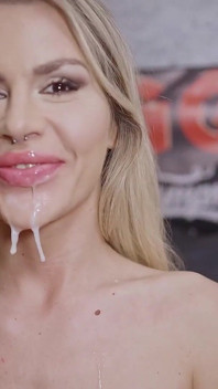 Ggg John Thompson - Gangbang Deepthroat Saya Merangkap Laut