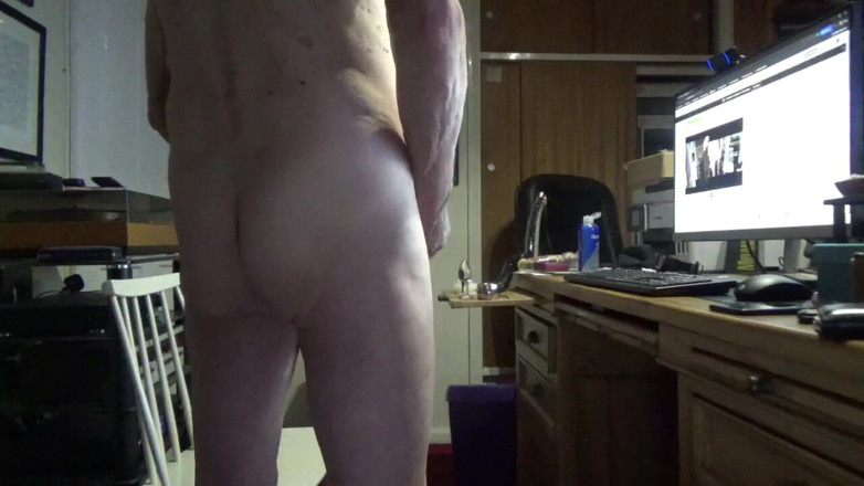 bigears: Web Show with Ball Weights and Anal Play