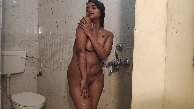 Alia Advani: Gorgeous Alia Advani’s Sensual Solo Shower Show