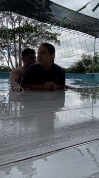 Sexo Arriesgado En Alberca Publica