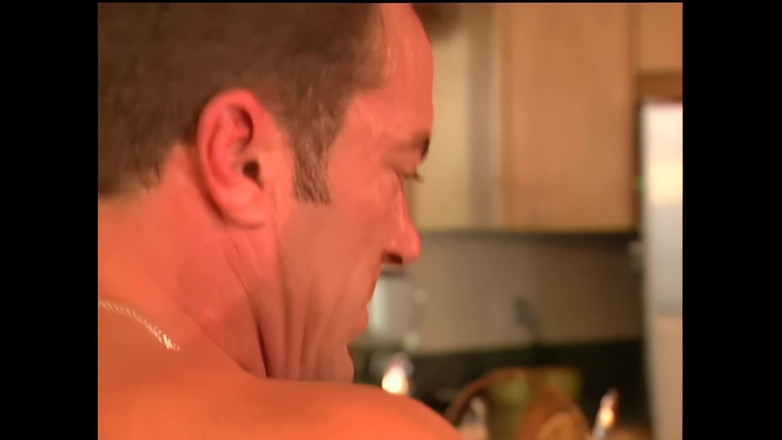 RATATATA!: 一个丰满欲火的金发女郎被兰迪·斯皮尔斯的大鸡巴猛烈操弄