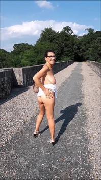 Noemie Au Viaduc