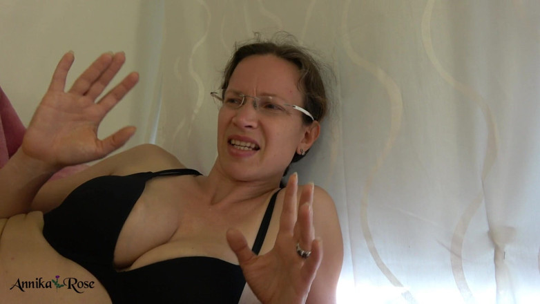 Annika Rose: Tu n'es rien d'autre que l'esclave !