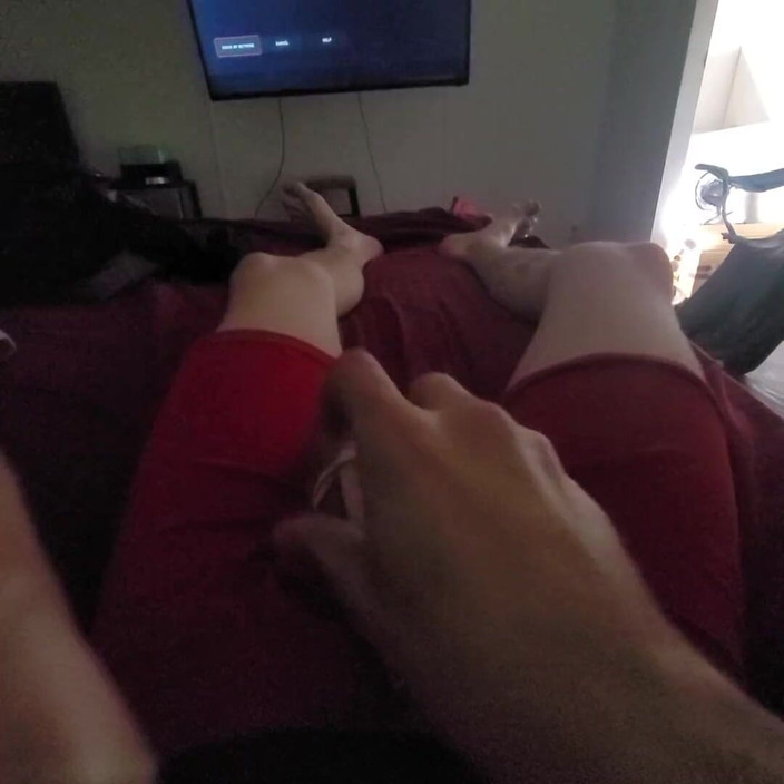 HoneyBadger: Vibrator an meinem schwanz lässt mich hart kommen