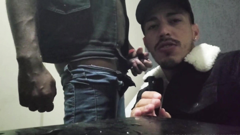 TheBlacKHunterr: Pengawal keselamatan dan itiknya bersembunyi