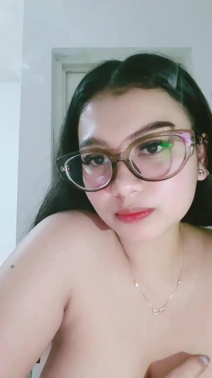 Jonathan Camberg: Janda Sebelah Dildo Utama Di Kamar Dengan Baju Seksi