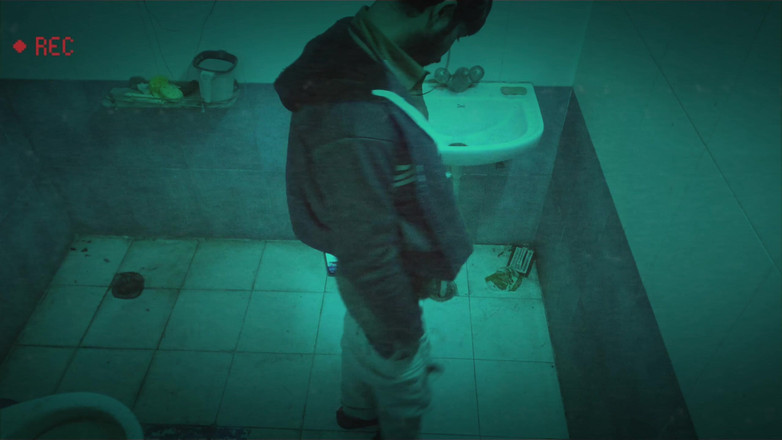 Brijesh 270: Jag har övervakat vad min styvson gör ensam i badrummet