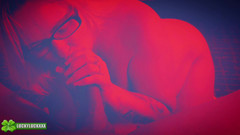 Lucky Luck XXX: Lycklig tjej Brynn - Rött ljus Special POV avsugning upplevelse