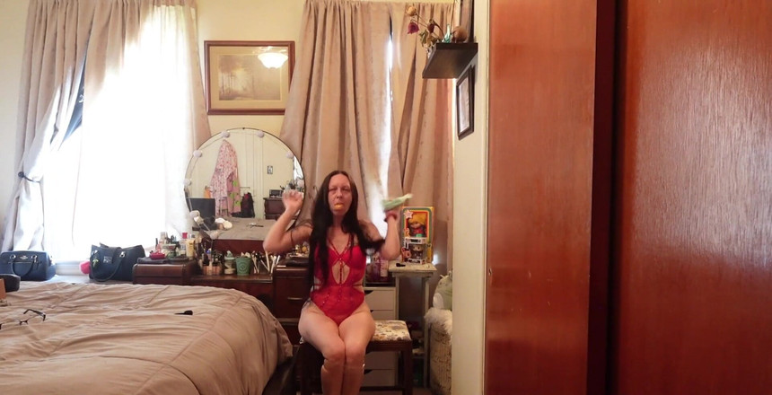 Raven Willow: İç çamaşırlı ve topuklu ayakkabılıyken kendimi ayarlamayı seviyorum